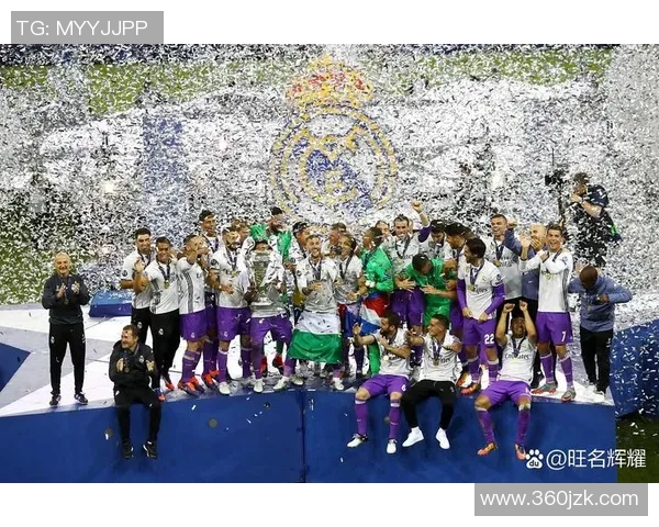 激情瞬间足球巨星挥洒胜利喜悦定格赛场荣耀时刻