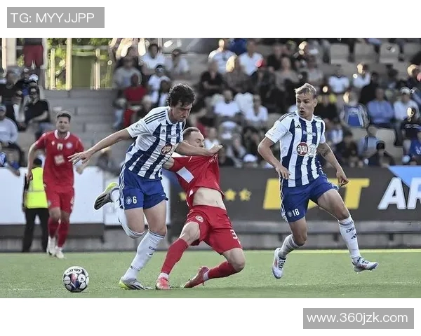 足球杯赛场惊现球星意外摔倒引发全场观众热议讨论焦点